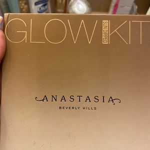 Glow kit Anastasia